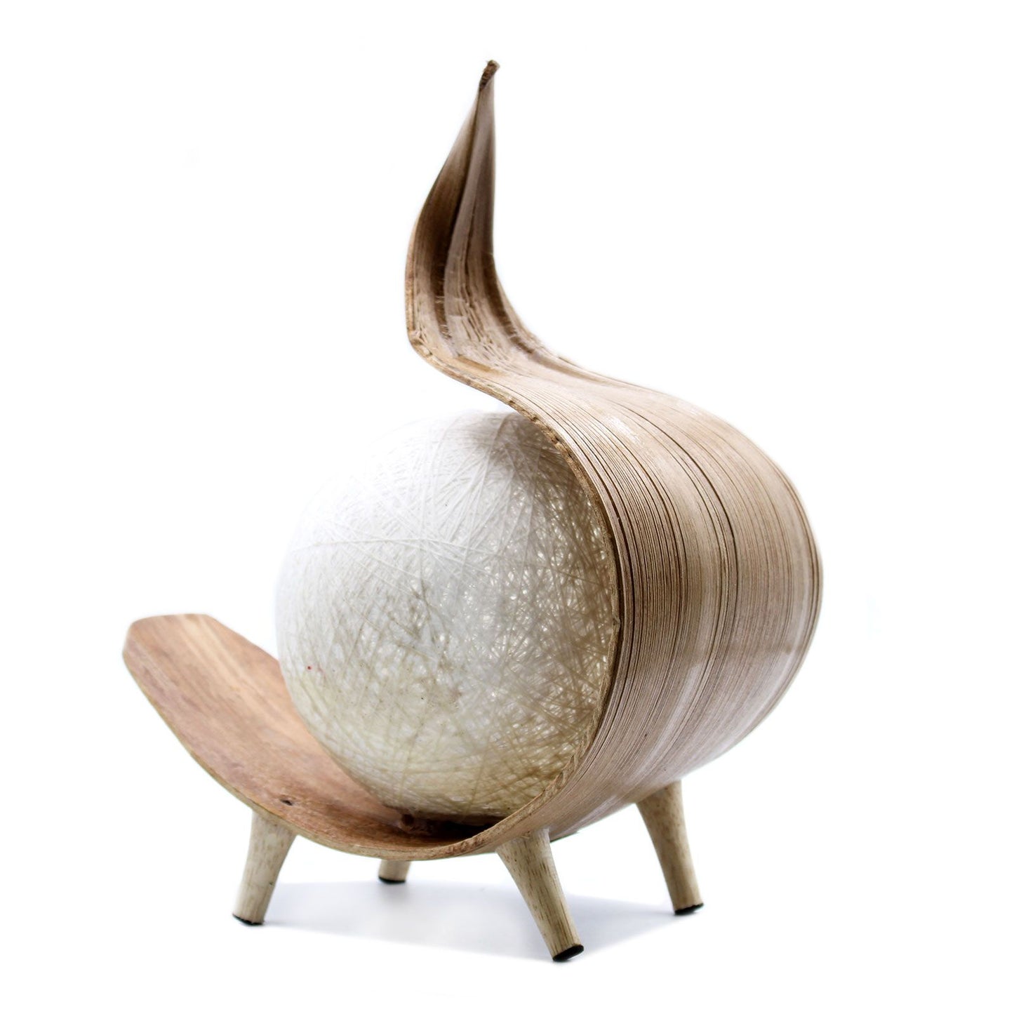 Tischleuchte aus Kokosnussblatt – Handgefertigtes Naturdesign