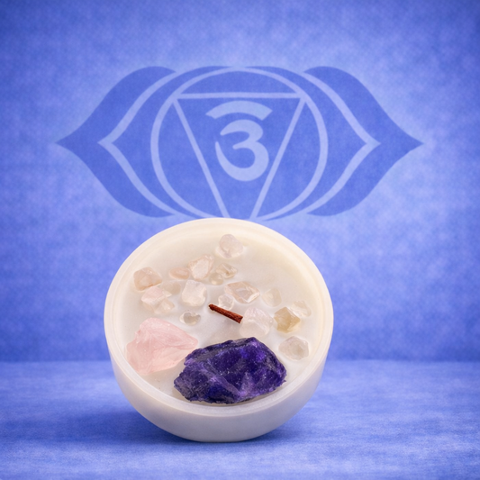 Drittes Auge Chakra Kristallkerze – Amethyst &amp; Rosenquarz | Süße Kristallwahrheit
