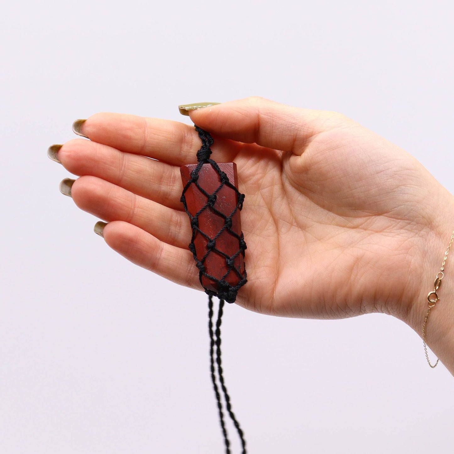 Flacher Anhänger mit Spitze aus rotem Jaspis – Roter Jaspis