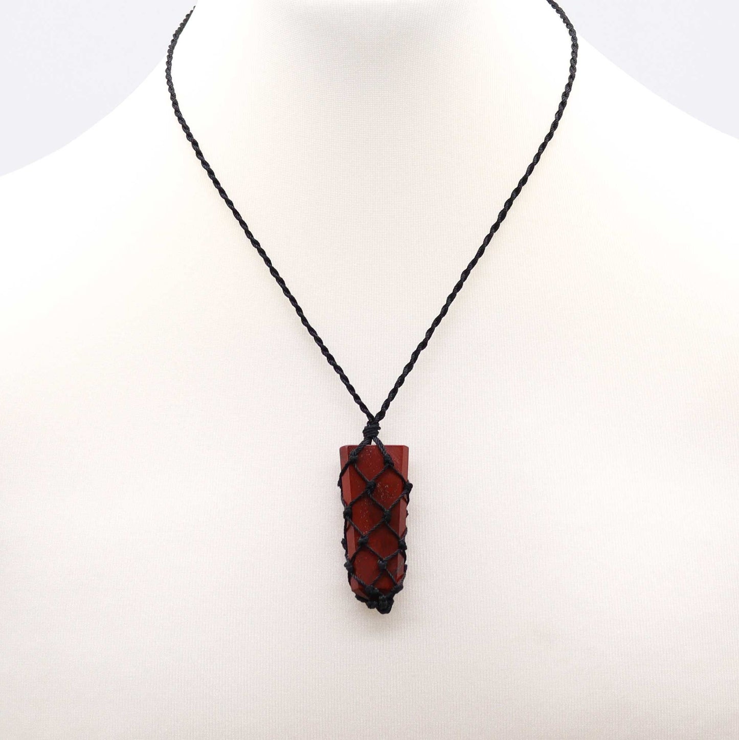 Flacher Anhänger mit Spitze aus rotem Jaspis – Roter Jaspis