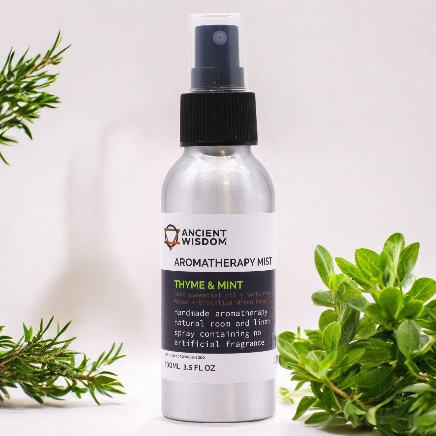 Aromatherapie-Raumspray mit Thymian und Minze